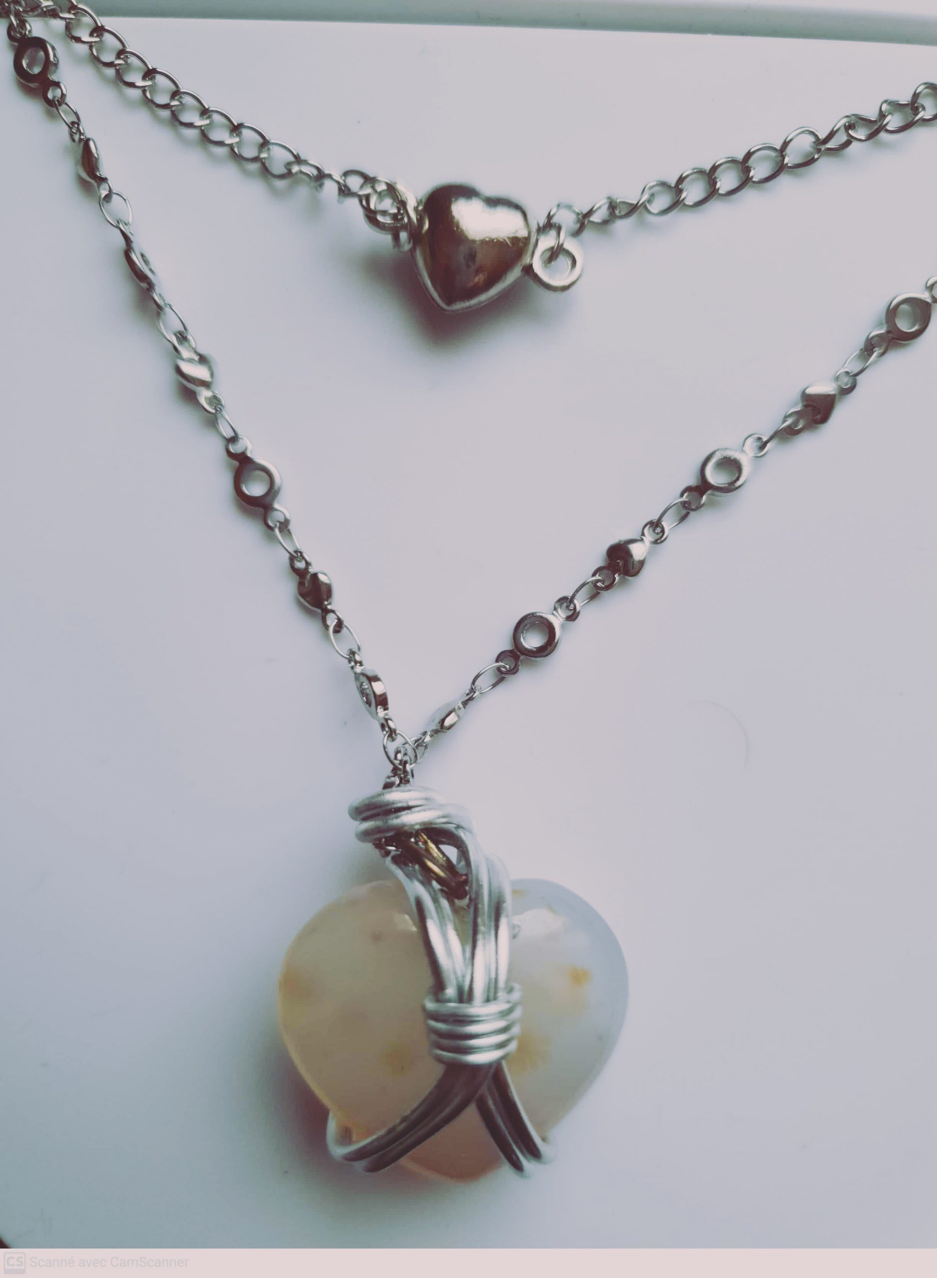 Pendentif quartz rutile noir forme cœur orné de fil métal