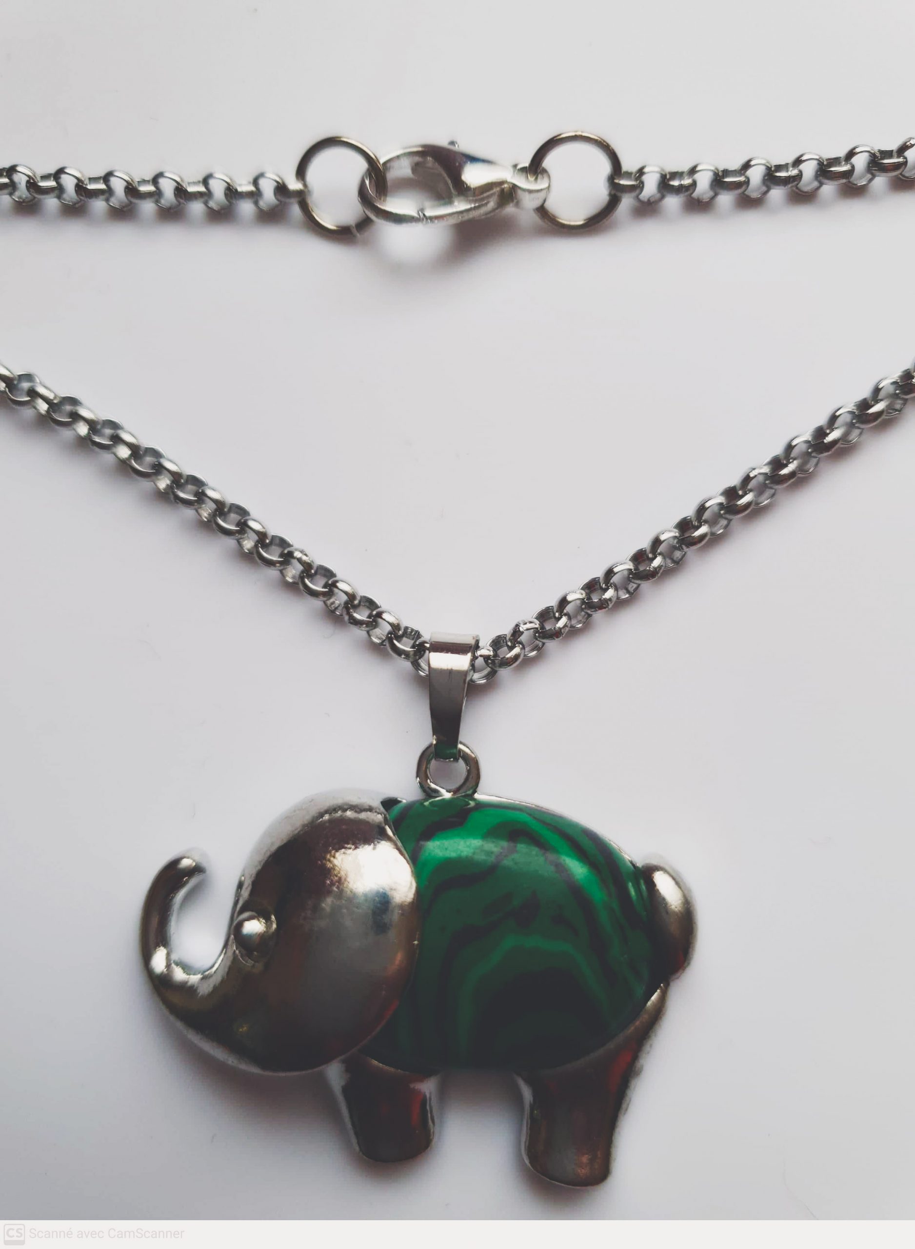 Petit Pendentif Vintage En Forme D'éléphant - En Résine, Ancien, Occasion