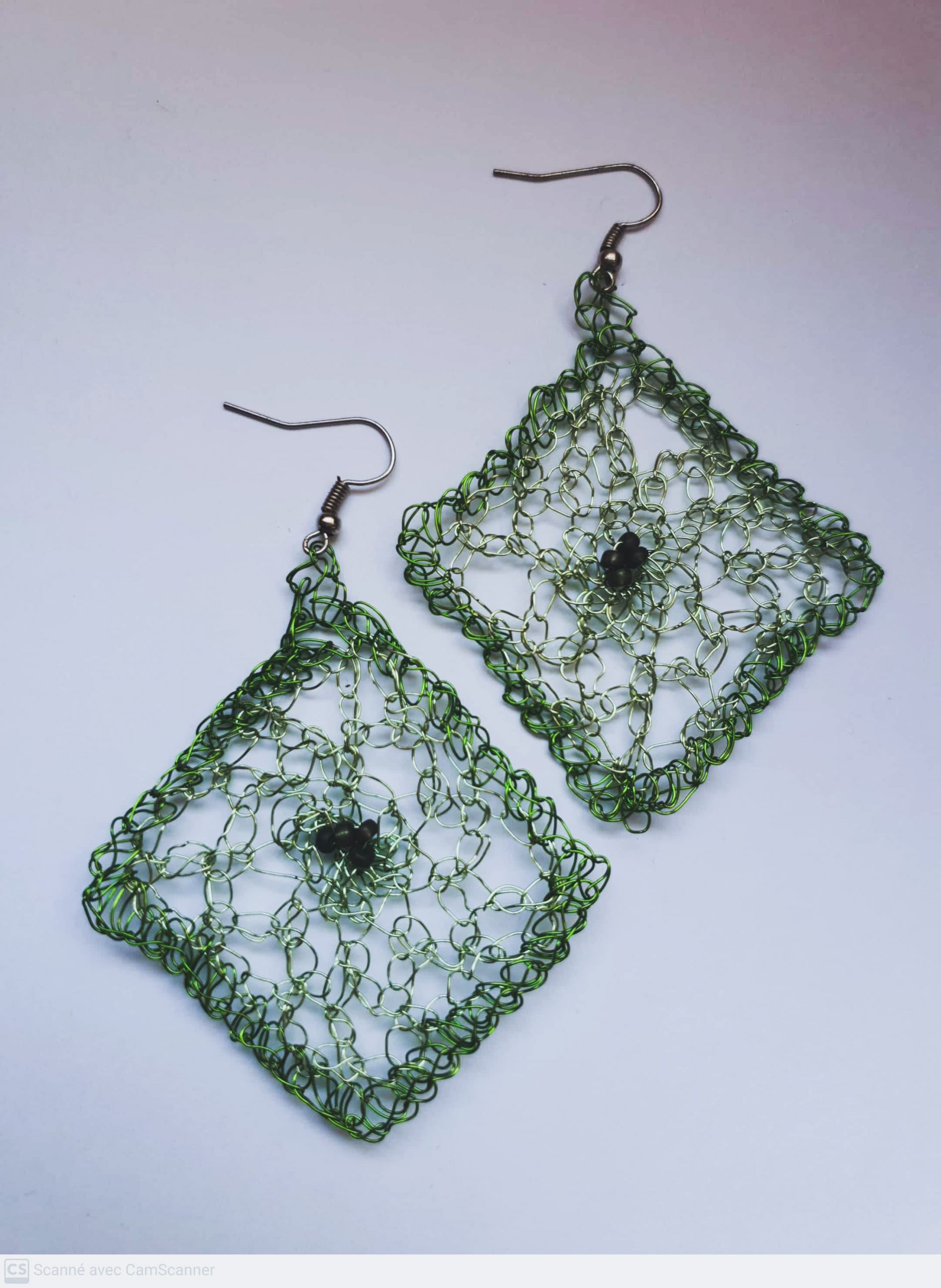 boucles d'oreilles "carrées" couleurs vert menthe et vert pomme