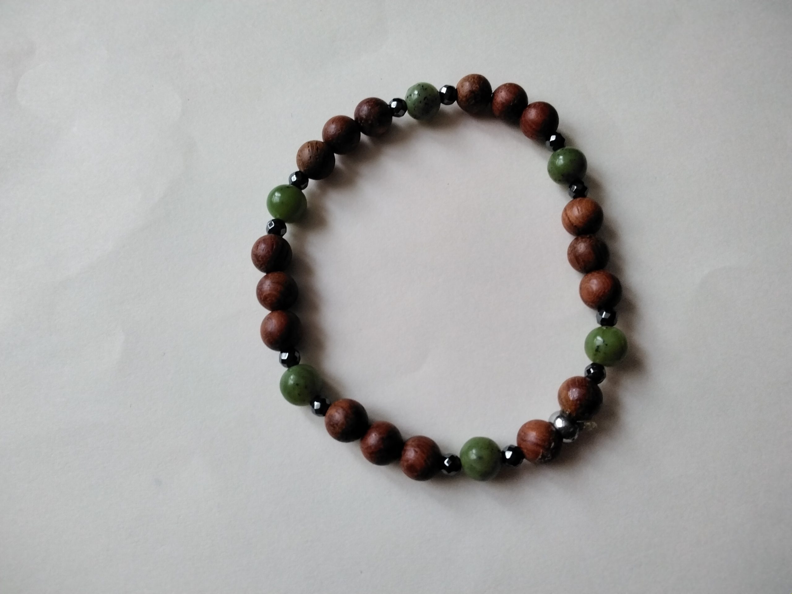 Bracelet bois de rose et jade néphrite 6 mm